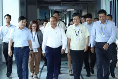 Sản xuất hàng may mặc xuất khẩu. (Ảnh: Thanh Tùng/TTXVN)