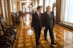Tổng thống sắp mãn nhiệm Enrique Peña Nieto (trái) và ông Andrés Manuel López Obrador (phải). (Nguồn: EPA)