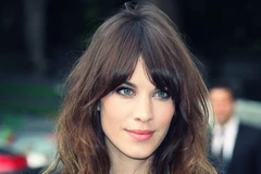 Xu hướng tóc mái rẽ ngôi giữa: Đơn giản mà duyên dáng