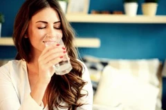 Bí quyết chăm sóc da: Uống đủ nước, đẹp đủ đường! 