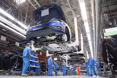 Dây chuyền lắp ráp xe ôtô của Volkswagen. (Ảnh: THX/TTXVN)