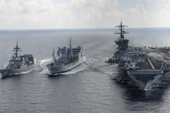 Tàu của Mỹ, Nhật Bản và Ấn Độ tham gia cuộc tập trận chung tại Ấn Độ Dương năm 2015. (Nguồn: AFP/TTXVN)