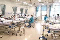 Các thành viên đội bóng điều trị tại bệnh viện ở Mae Sai, Chiang Rai ngày 11/7. (Ảnh: THX/TTXVN)