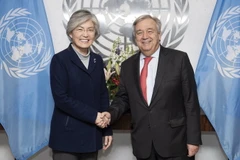 Ngoại trưởng Hàn Quốc Kang Kyung-wha và Tổng thư ký Liên hợp quốc Antonio Guterres trong cuộc gặp tại New York. (Nguồn: Yonhap)