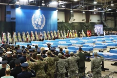 Lễ tiếp nhận hài cốt các binh sĩ Mỹ tử trận trong Chiến tranh Triều Tiên tại căn cứ không quân Osan, phía nam Seoul, Hàn Quốc ngày 1/8. (Ảnh: Yonhap/TTXVN)