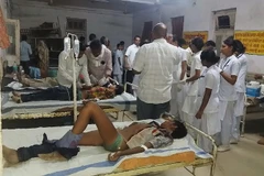 Chăm sóc y tế cho các nạn nhân bị thương trong một vụ tai nạn. Ảnh minh họa. (Nguồn: AFP/TTXVN)