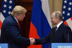 Tổng thống Mỹ Donald Trump (trái) và Tổng thống Nga Vladimir Putin tại hội nghị thượng đỉnh ở Helsinki, Phần Lan ngày 16/7/2018. (Ảnh: AFP/TTXVN)