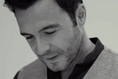 Fan háo hức với MV ca khúc kinh điển ngày cưới "Beautiful in White"