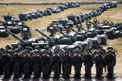 Binh sỹ Nga tham gia cuộc tập trận tại Siberia, ngày 13/9. (Ảnh: AFP/TTXVN)