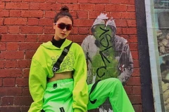 Dàn mỹ nhân Việt “tiễn hè” với loạt trang phục có màu sắc chói chang