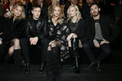 Phong cách siêu chất của dàn sao trên hàng ghế đầu show Saint Laurent