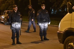 Lực lượng an ninh tuần tra gần hiện trường vụ tấn công Trường cao đẳng khu vực Kerch, Bán đảo Crimea ngày 17/10/2018. (Ảnh: AFP/TTXVN)