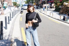 Hoa hậu Mỹ Linh, Jolie Nguyễn khoe street style du lịch “sang chảnh”