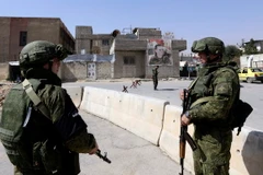 Binh sỹ Nga gác tại ngoại ô thủ đô Damascus, Syria ngày 1/3. (Nguồn: AFP/TTXVN)