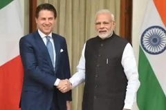 Thủ tướng Ấn Độ Narendra Modi (phải) và người đồng cấp Italy Giuseppe Conte. (Nguồn: hindustantimes.com)