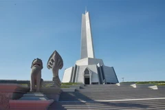 Tượng đài Thắng-Thắng tại thủ đô Phnom Penh.(Ảnh: Nhóm phóng viên TTXVN thường trú tại Campuchia)