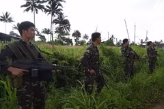 Binh sỹ Philippines gác tại Marawi, đảo Mindanao, ngày 28/6/2017. (Ảnh: AFP/TTXVN)