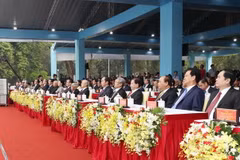 Các đồng chí lãnh đạo, nguyên lãnh đạo Đảng, Nhà nước và các đại biểu dự lễ kỷ niệm. (Ảnh: Trí Dũng/TTXVN)