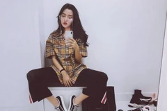 Chẳng cần đến ''Bùa yêu'', Bích Phương vẫn hạ gục các tín đồ thời trang.