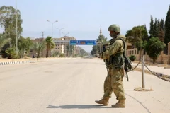Binh sỹ Nga gác tại Deir Ezzor, Syria ngày 15/9/2017. (Nguồn; AFP/TTXVN)