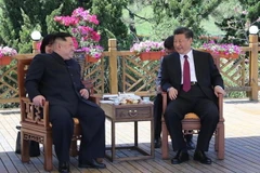 Chủ tịch Trung Quốc Tập Cận Bình tiếp nhà lãnh đạo Triều Tiên Kim Jong-un tại Đại Liên (Nguồn: THX)