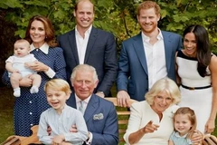 Dân chúng phát sốt với bức ảnh gia đình của Hoàng gia Anh