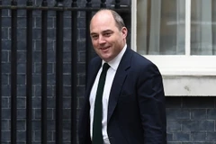 Bộ trưởng An ninh Anh Ben Wallace tới dự phiên họp nội các ở London. (Ảnh: AFP/TTXVN)