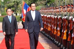 Thủ tướng Thái Lan bắt đầu chuyến thăm chính thức Lào