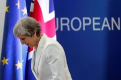 Thủ tướng Anh Theresa May rời khỏi cuộc họp báo tại Hội nghị thượng đỉnh EU tại Brussels, Bỉ tháng 6/2017. (Nguồn: Reuters)