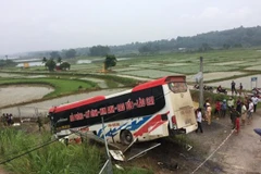 Xe khách mất lái trên cao tốc Hà Nội-Lào Cai, hàng chục thương vong