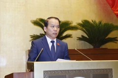 Ủy viên Ủy ban Thường vụ Quốc hội, Chủ nhiệm Ủy ban Pháp luật của Quốc hội Hoàng Thanh Tùng trình bày Tờ trình về dự kiến Chương trình xây dựng luật, pháp lệnh năm 2022, điều chỉnh Chương trình xây dựng luật, pháp lệnh năm 2021.(Ảnh: Doãn Tấn/TTXVN) 