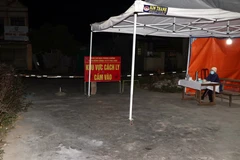 Chốt kiểm soát điểm cách ly y tế ở ở xóm Chùa, khu An Thái, thị trấn Phú Thái, huyện Kim Thành. (Ảnh: Mạnh Tú/TTXVN)