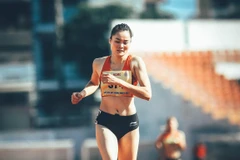 Quách Thị Lan thi đấu bán kết nội dung 400m chạy rào ở Olympic Tokyo 2020 ngày 2/8. (Ảnh: FBNV)