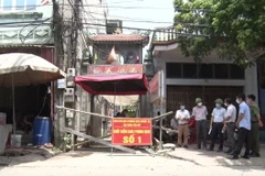 Chốt kiểm soát phòng dịch số 1 tại thị trấn Yên Mỹ. (Ảnh: Đinh Tuấn.TTXVN)