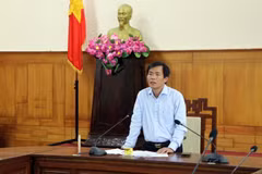 Phó Chủ tịch Ủy ban nhân dân tỉnh Thừa Thiên-Huế Nguyễn Văn Phương phát biểu tại cuộc họp. (Ảnh: Đỗ Trưởng/TTXVN)
