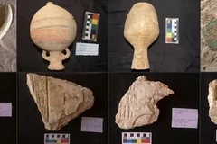 Một số đồ tạo tác được tìm thấy từ những lăng mộ có niên đại khoảng 4.200 năm ở tỉnh Sohag, miền Nam Ai Cập. (Nguồn: THX/TTXVN) 