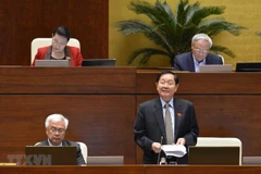 Bộ trưởng Bộ Nội vụ Lê Vĩnh Tân giải trình ý kiến của Đại biểu Quốc hội. (Ảnh: Dương Giang/TTXVN)