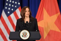Phó Tổng thống Hoa Kỳ Kamala Harris phát biểu tại buổi họp báo chiều 26/8. (Nguồn: TTXVN) 