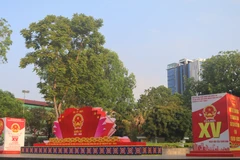 Các pano, bục biểu trưng tuyên truyền về ngày bầu cử Quốc hội, Hội đồng Nhân dân các cấp nhiệm kỳ 2021-2026 tại thành phố Cao Bằng, tỉnh Cao Bằng. (Ảnh: Chu Hiệu/TTXVN) 