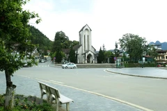 Điểm du lịch Nhà thờ đá ở Sa Pa. (Ảnh: Quốc Khánh/TTXVN)