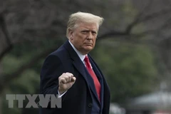 Tổng thống Mỹ Donald Trump rời khỏi Nhà Trắng ở Washington DC. (Ảnh: AFP/TTXVN)