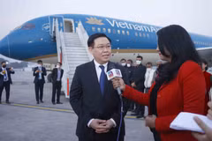 Chủ tịch Quốc hội Vương Đình Huệ trả lời phỏng vấn báo chí Ấn Độ. (Ảnh: Doãn Tấn/TTXVN)