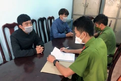 Các đối tượng tại cơ quan công an. (Ảnh: TTXVN phát)