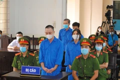 Các bị cáo tại phiên tòa sơ thẩm. (Ảnh: Công Mạo/TTXVN)