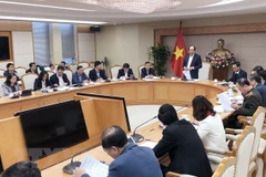 Bộ trưởng, Chủ nhiệm Văn phòng Chính phủ Mai Tiến Dũng, Tổ trưởng Tổ công tác của Thủ tướng chủ trì làm việc với các bộ, cơ quan xem xét tình hình xây dựng, trình ban hành các văn bản quy định chi tiết luật, pháp lệnh. (Ảnh: Lâm Khánh/TTXVN) 