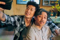 Diễn viên Tuấn Trần và Trấn Thành vào vai hai cha con có nhiều xung đột nhưng hết mực thương yêu lẫn nhau. (Ảnh: Nhà phát hành Galaxy Studio) 