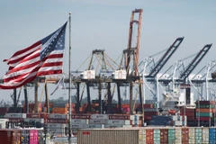 Hàng hóa từ Trung Quốc và các nước châu Á được bốc dỡ tại cảng Long Beach, California, Mỹ, ngày 14/9/2019. (Ảnh: AFP/TTXVN)