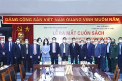 Đại biểu dự lễ ra mắt sách. (Ảnh: Phương Hoa/TTXVN) 