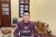 Đối tượng Chang A Phình tại cơ quan công an. (Ảnh: TTXVN phát)