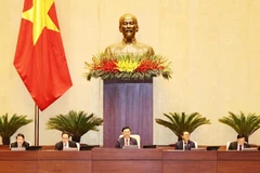 Chủ tịch Quốc hội Vương Đình Huệ điều hành phiên họp sáng 2/4. (Ảnh: TTXVN)